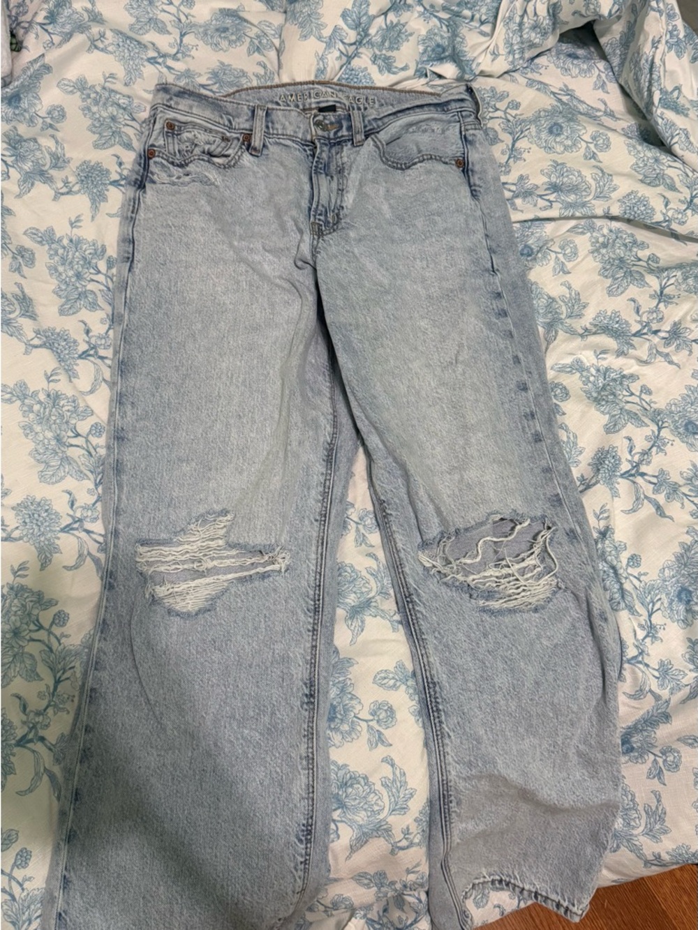 Light Wash Distressed Women’s Jeans